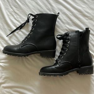 Black Combat Boot. Size 5.